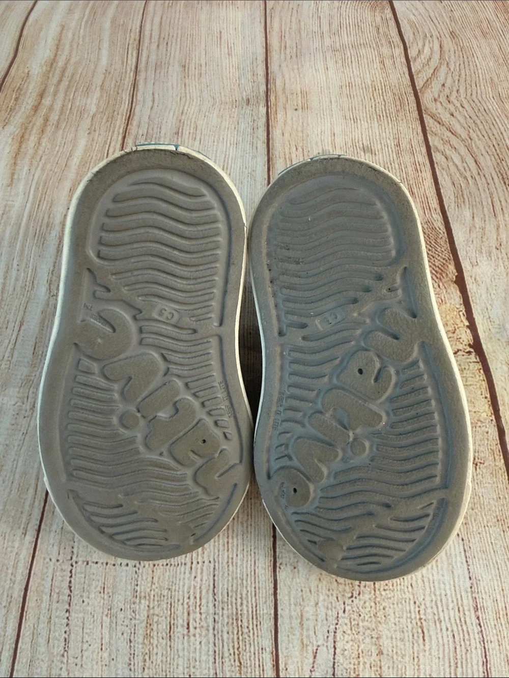 Native Grey Slip-On Kids Water Shoes with White Toe- size 5 baby